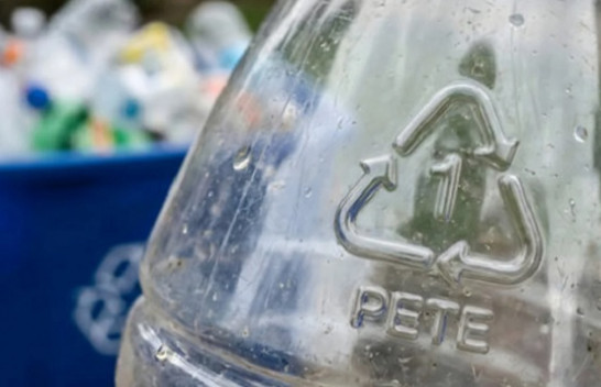 Çfarë domethënie kanë trekëndëshat në paketimin plastik dhe pse është e rëndësishme ta dimë?