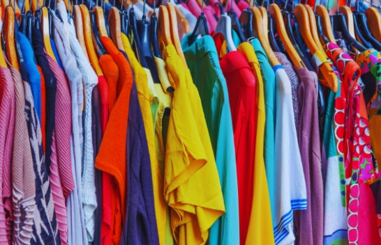 Moda e shpejtë: 69% e rrobave tona përmbajnë kimikate toksike