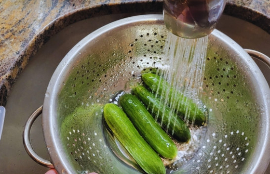 Si t’i lani siç duhet kastravecët për të hequr plotësisht bakteret dhe pesticidet