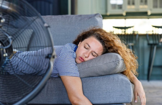 Po flini pranë një ventilatori? Ja pse nuk duhet ta bëni