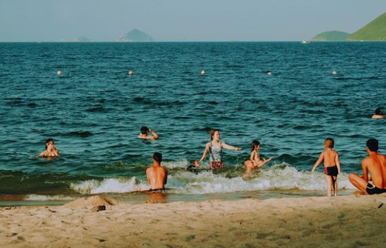 Si të shmangni infeksionet në plazh, pishinë ose det këtë verë