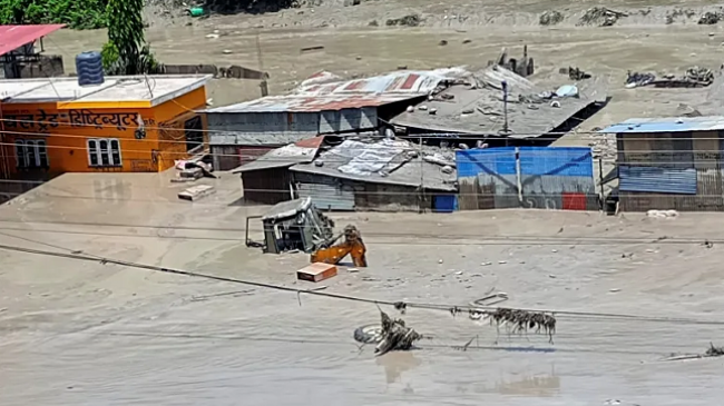 Përmbytje katastrofike në Nepal, të paktën tetë të vdekur dhe qindra të zhdukur
