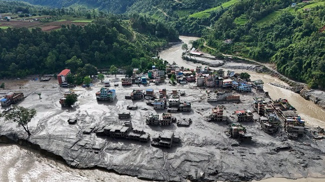 Skena të tmerrshme nga Nepali pas përmbytjeve katastrofike: Vazhdon kërkimi për mijëra të zhdukur