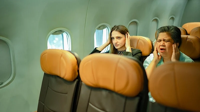 Pse ju dhembin veshët gjatë ngritjes së aeroplanit dhe si ta parandaloni presionin e pakëndshëm