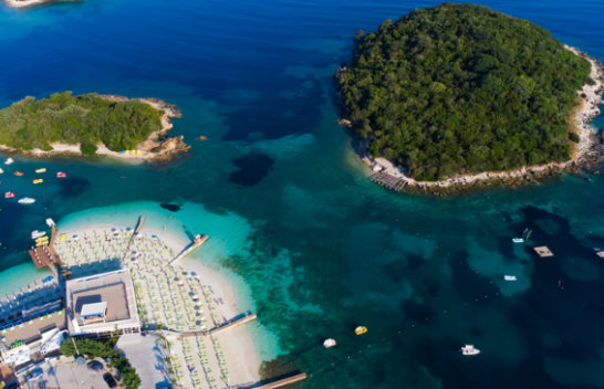Plazhi shqiptar që po mahnit turistët, Ksamili shpallet destinacioni bregdetar më i mirë në Evropë