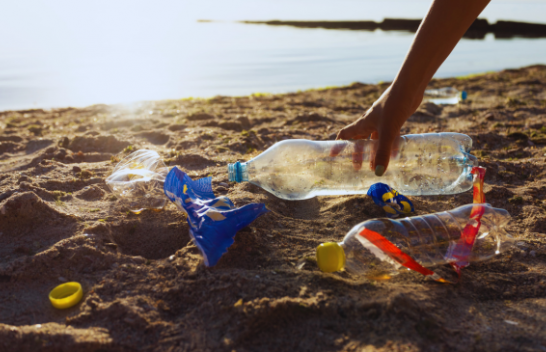 Shishet plastike në krye të listës, 1.3 milionë u mblodhën në mbarë botën