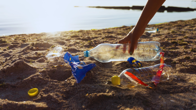 Shishet plastike në krye të listës, 1.3 milionë u mblodhën në mbarë botën