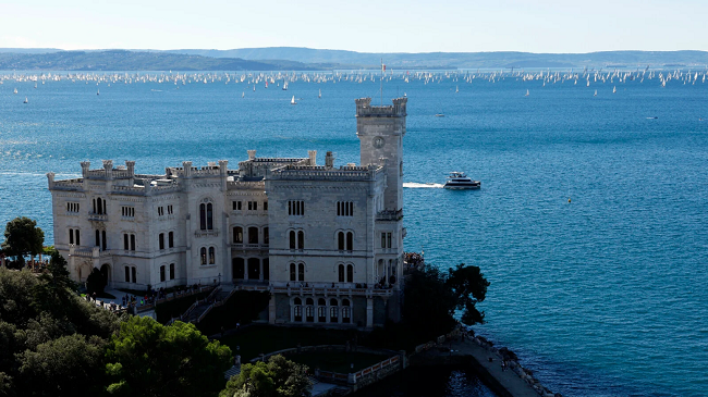 Regata më e madhe në botë u mbajt në Trieste, shikoni si dukej